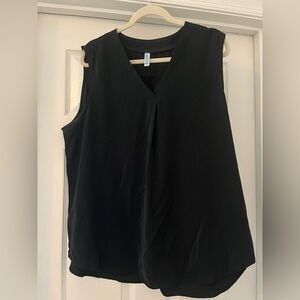 Chic Black V-Neck Sleeveless Blouse